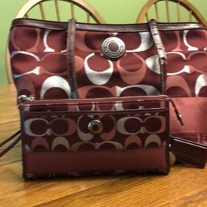 Coach tote purse and matching wristlet